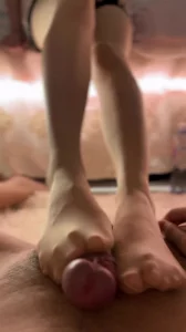 射她一脚！